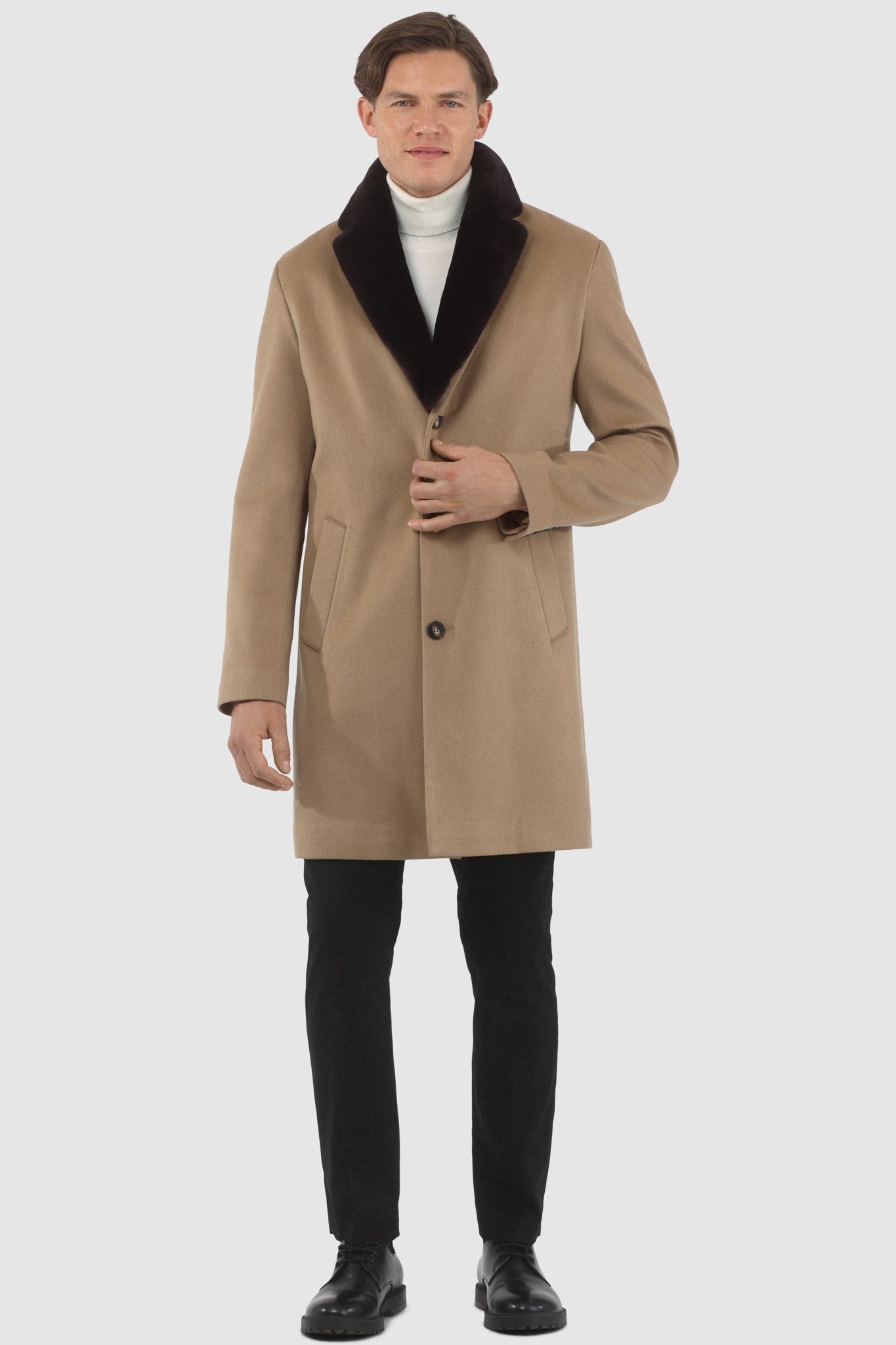 Manteau court pour homme en cachemire Loro Piana avec col amovible en peau lainée d'agneau sélectionnée
