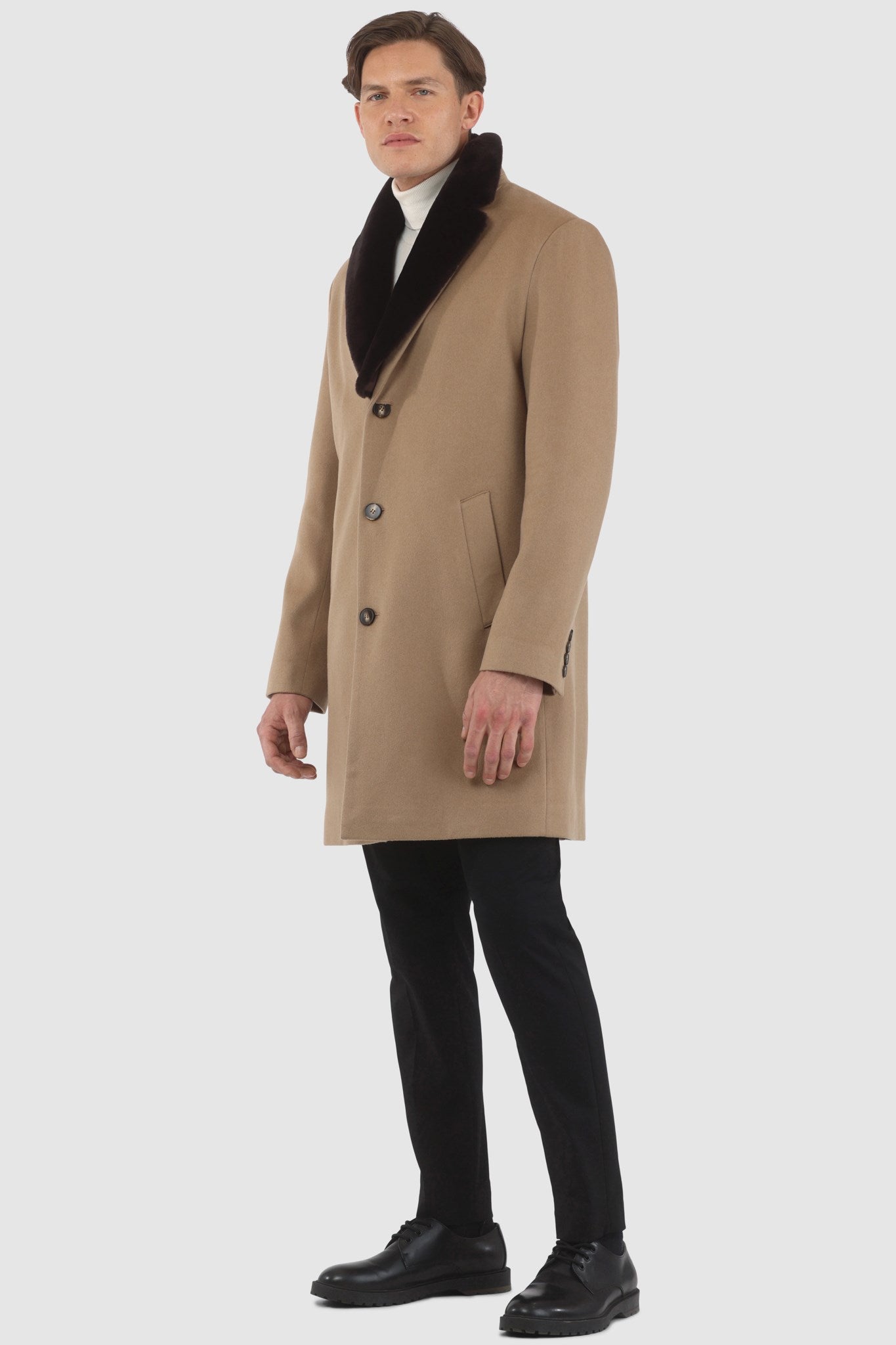 Manteau court pour homme en cachemire Loro Piana avec col amovible en peau lainée d'agneau sélectionnée