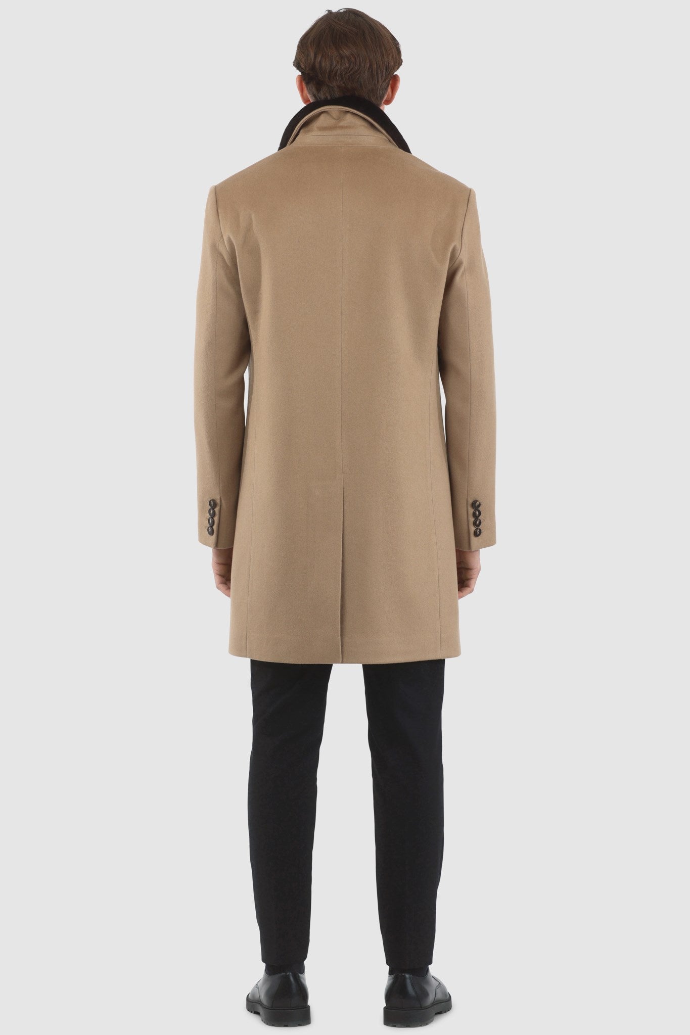 Manteau court pour homme en cachemire Loro Piana avec col amovible en peau lainée d'agneau sélectionnée