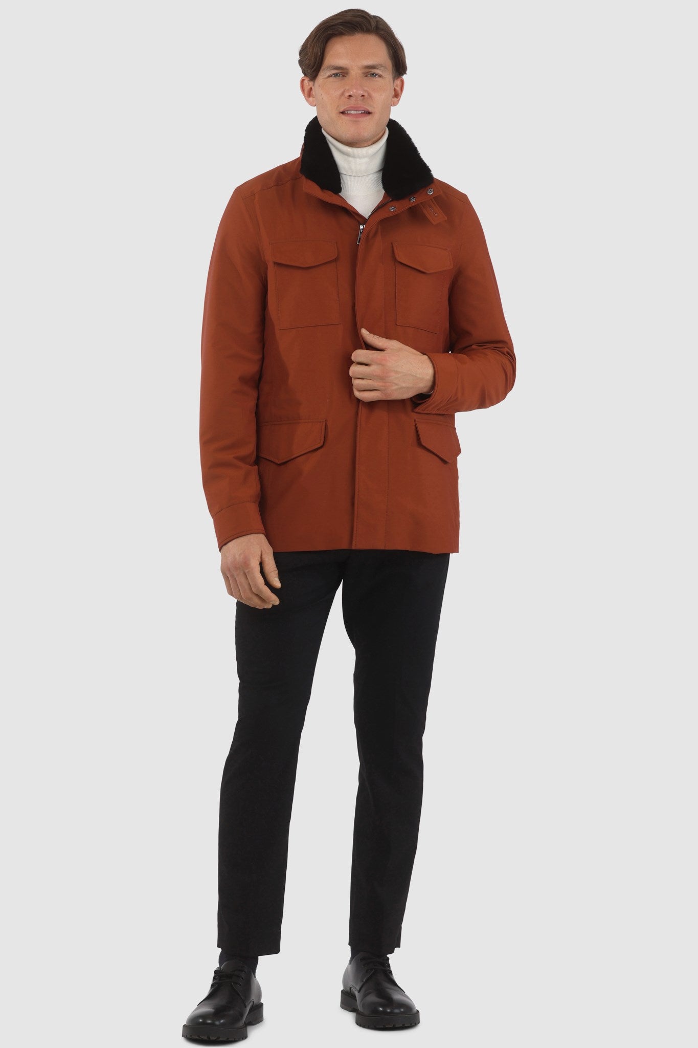 Veste pour homme confectionnée en tissu Loro Piana Storm System avec col amovible en peau lainée et capuche dissimulée