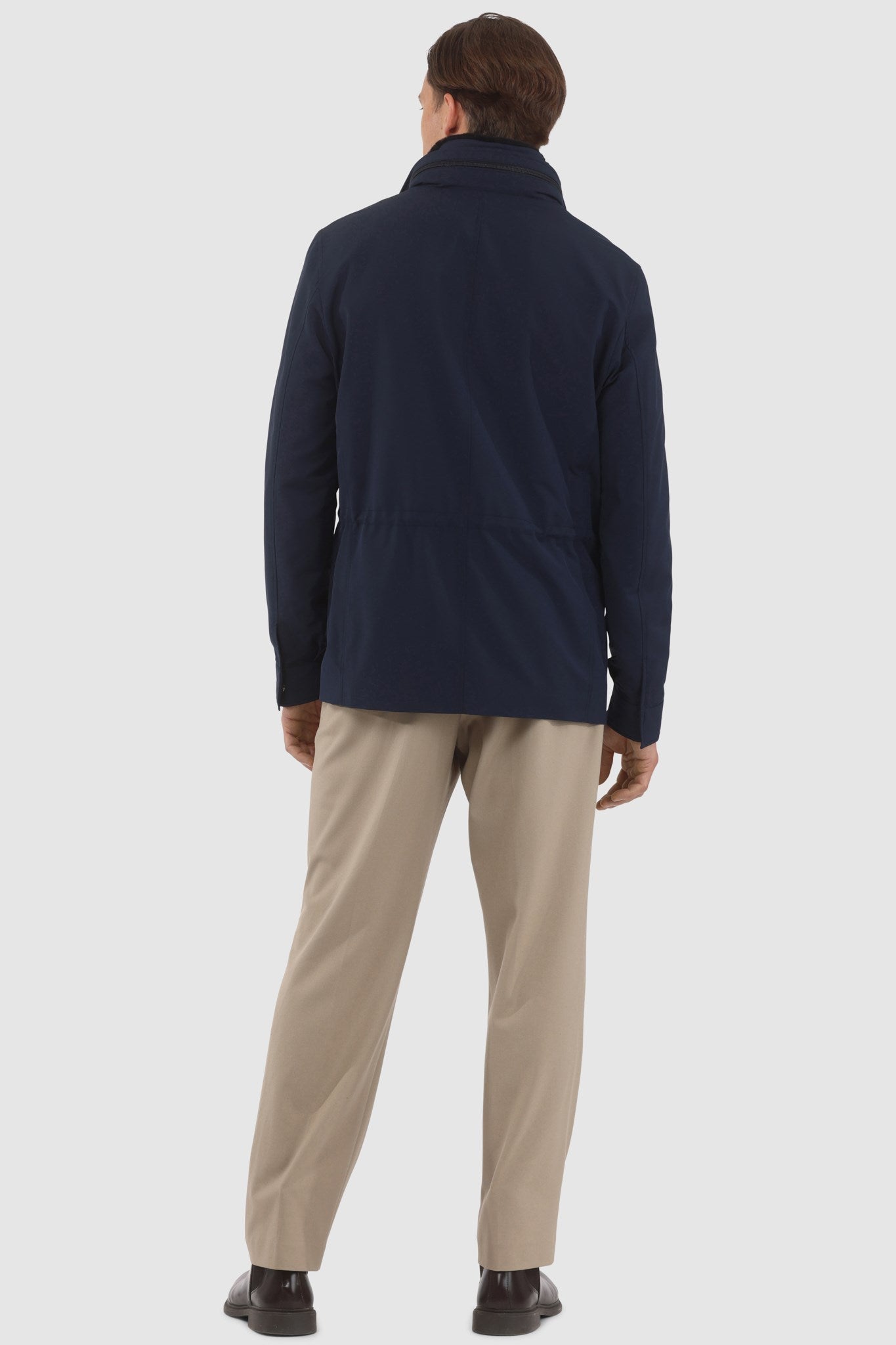 Veste pour homme confectionnée en tissu Loro Piana Storm System avec col amovible en peau lainée et capuche dissimulée