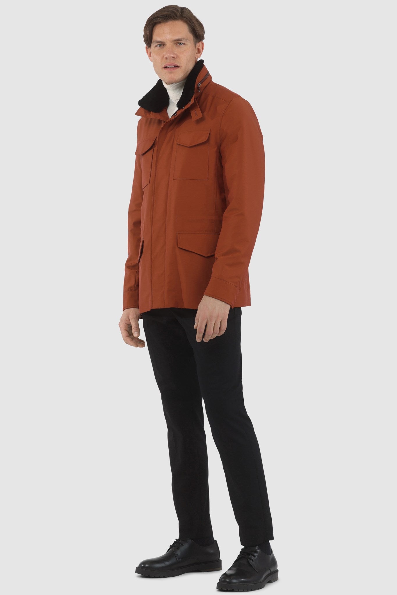 Veste pour homme confectionnée en tissu Loro Piana Storm System avec col amovible en peau lainée et capuche dissimulée