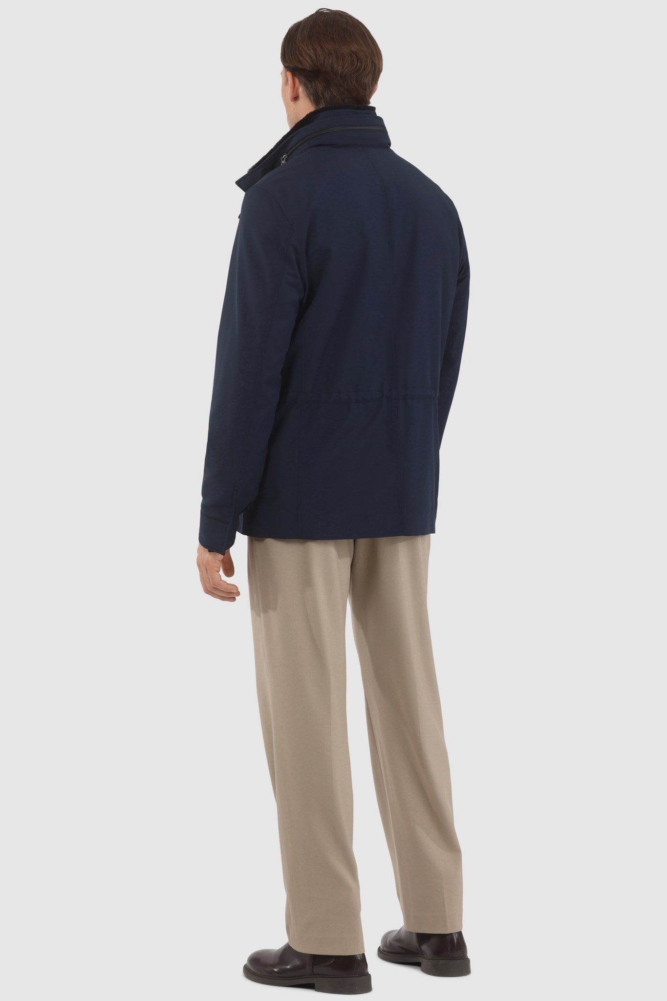 Veste pour homme confectionnée en tissu Loro Piana Storm System avec col amovible en peau lainée et capuche dissimulée