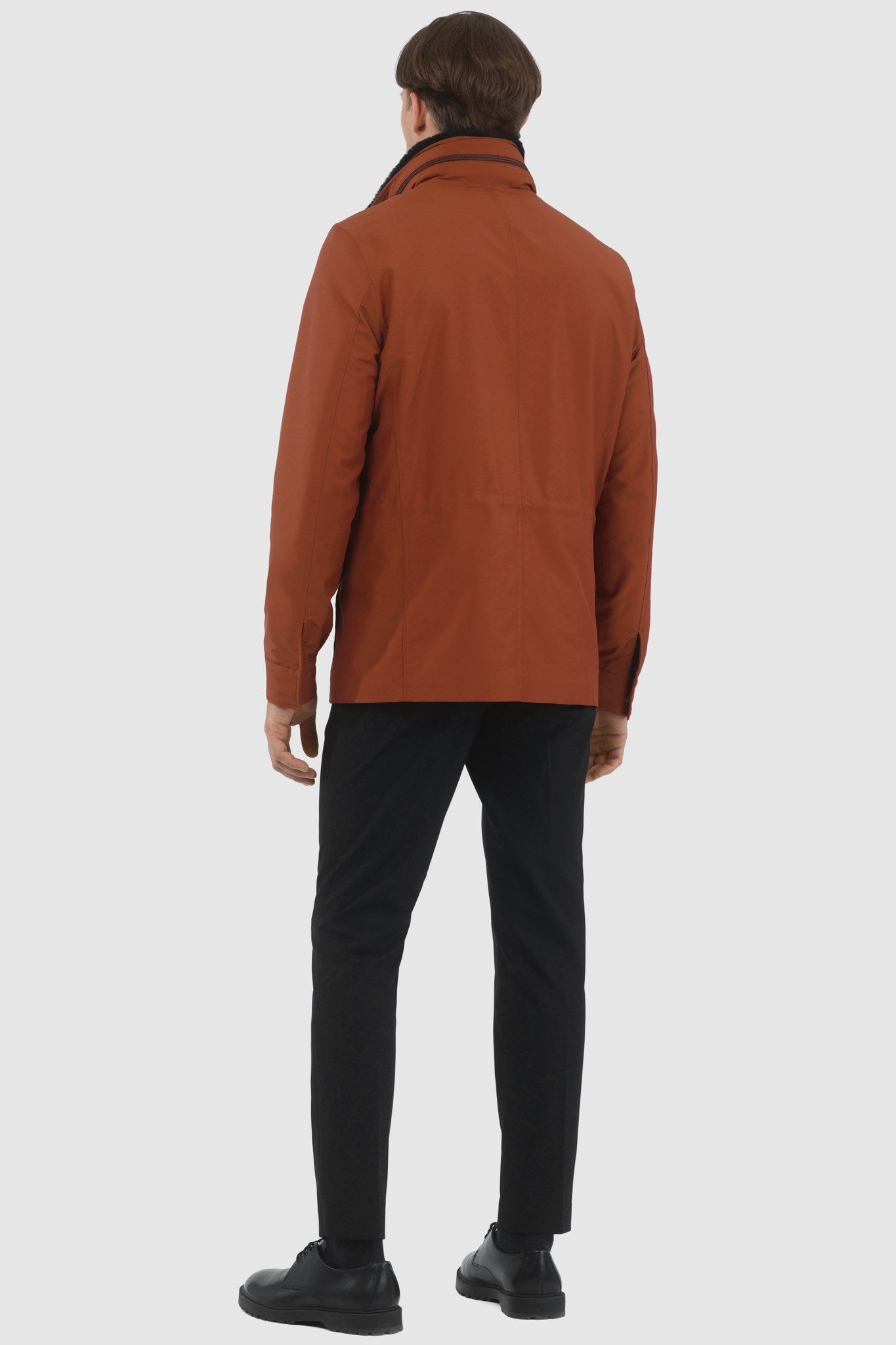 Veste pour homme confectionnée en tissu Loro Piana Storm System avec col amovible en peau lainée et capuche dissimulée