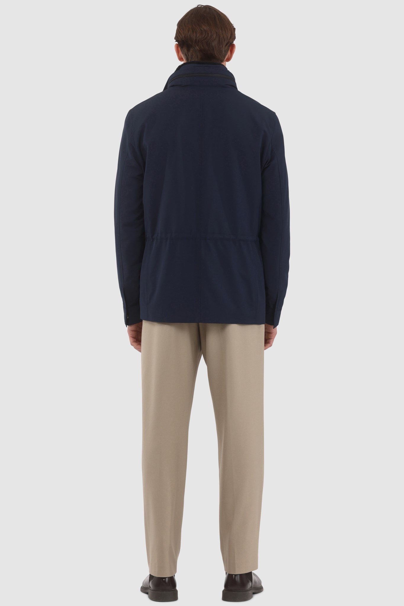 Veste pour homme confectionnée en tissu Loro Piana Storm System avec col amovible en peau lainée et capuche dissimulée