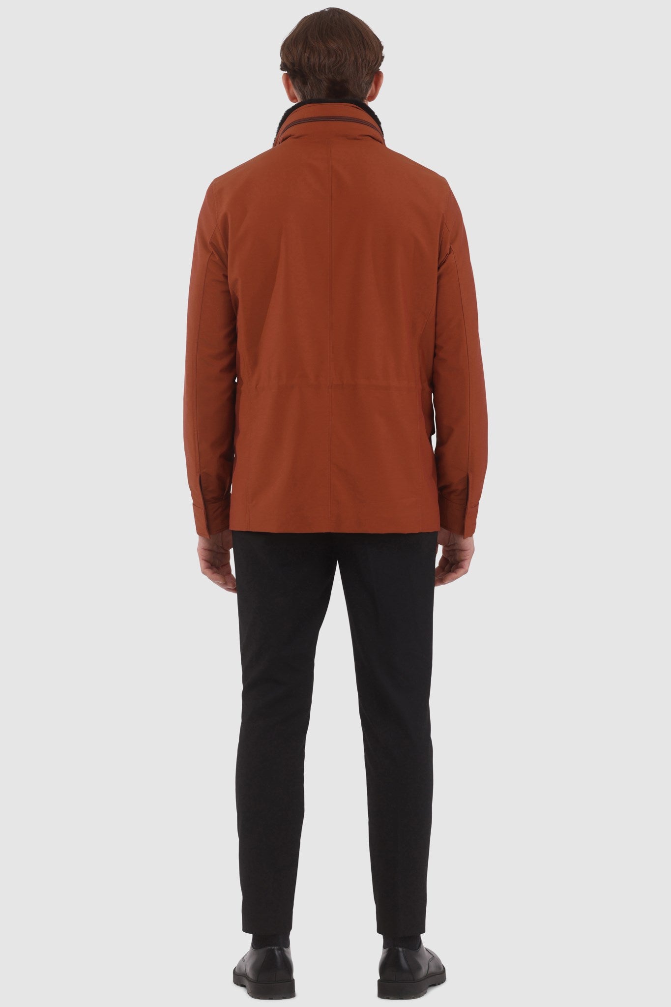 Veste pour homme confectionnée en tissu Loro Piana Storm System avec col amovible en peau lainée et capuche dissimulée