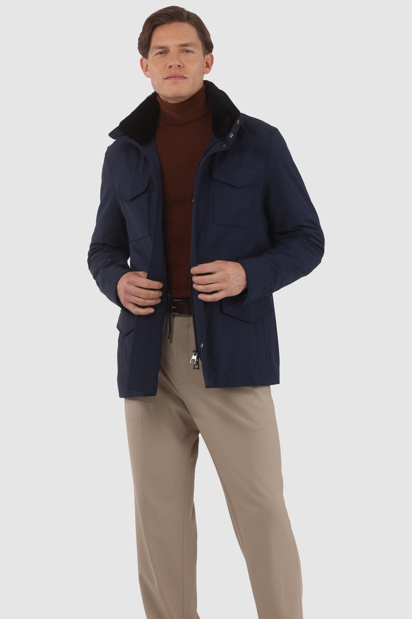 Veste pour homme confectionnée en tissu Loro Piana Storm System avec col amovible en peau lainée et capuche dissimulée