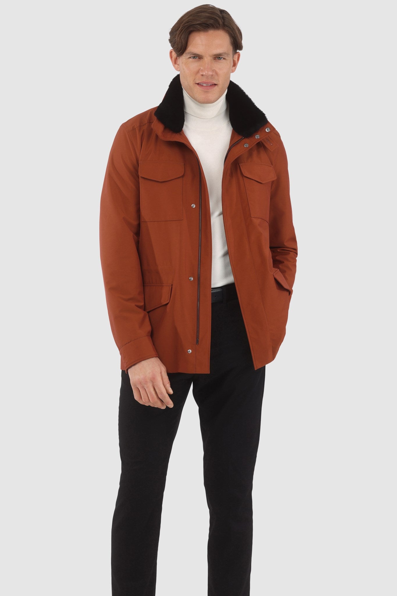 Veste pour homme confectionnée en tissu Loro Piana Storm System avec col amovible en peau lainée et capuche dissimulée