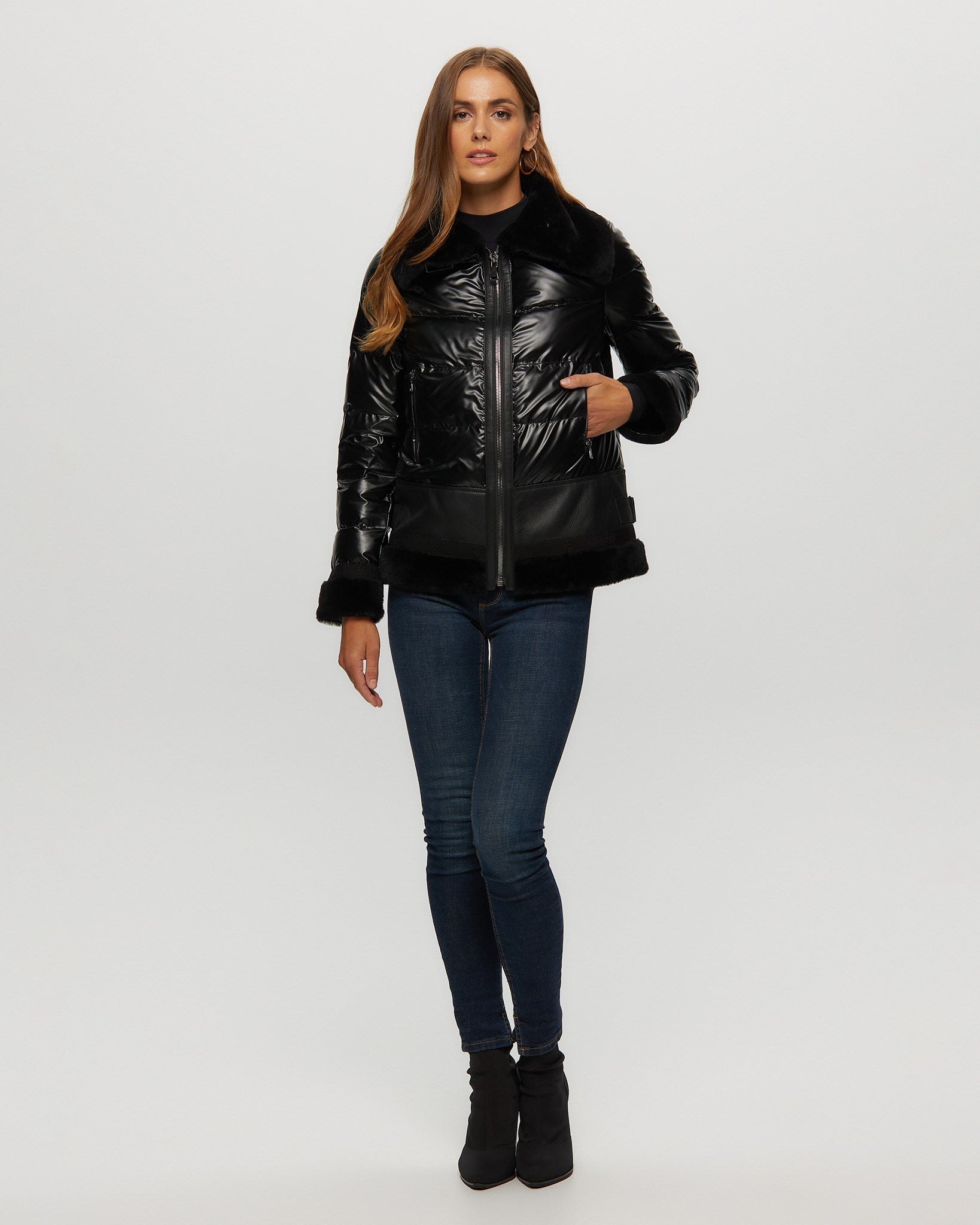 Veste matelassée avec bordure en peau d'agneau mérinos