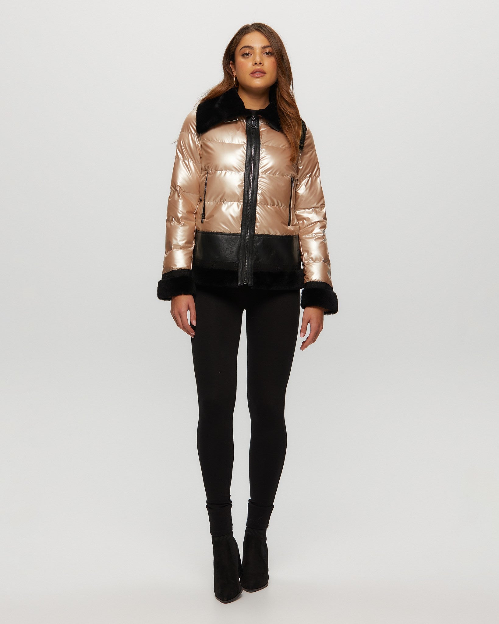 Veste matelassée avec bordure en peau d'agneau mérinos