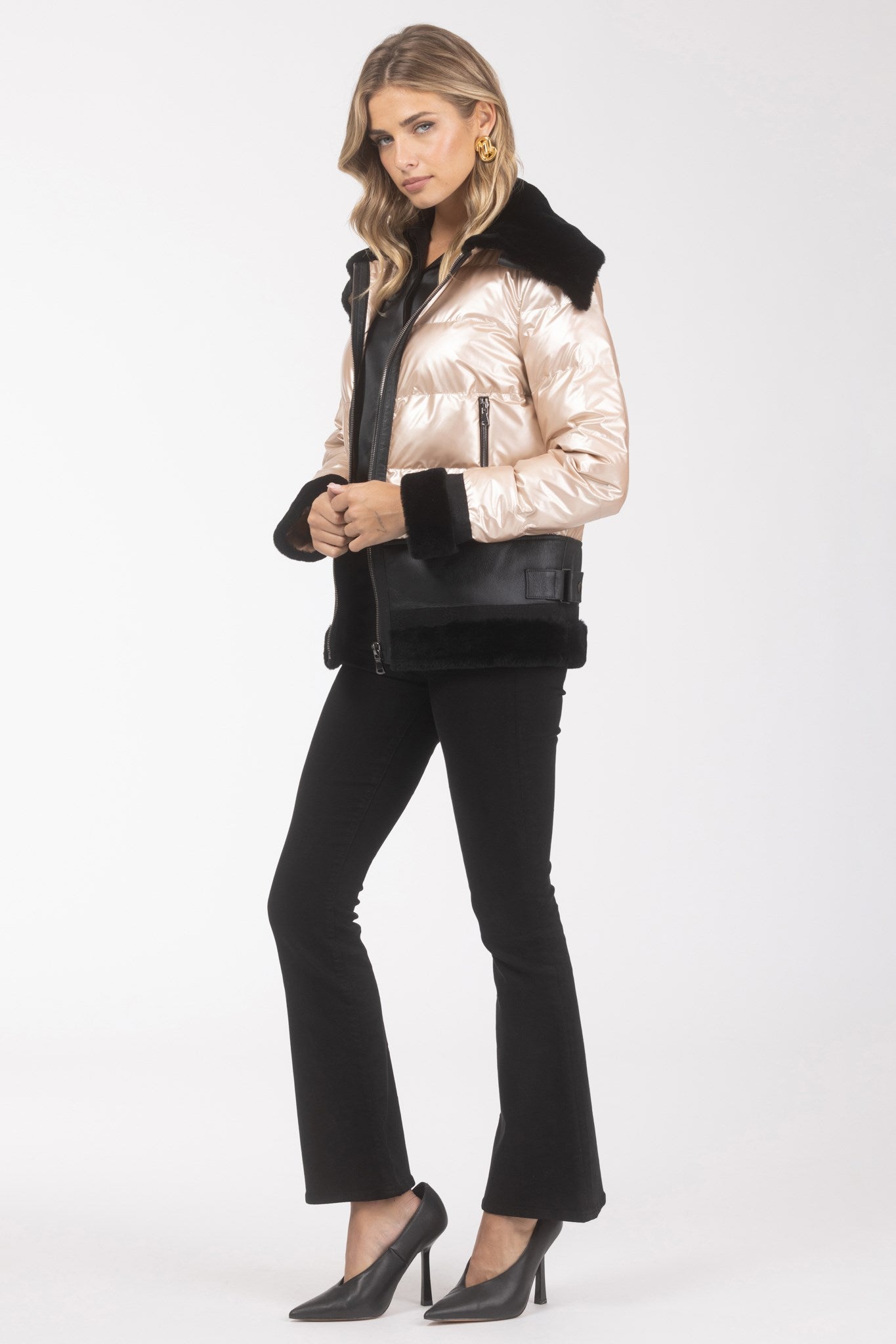 Veste matelassée avec bordure en peau d'agneau mérinos