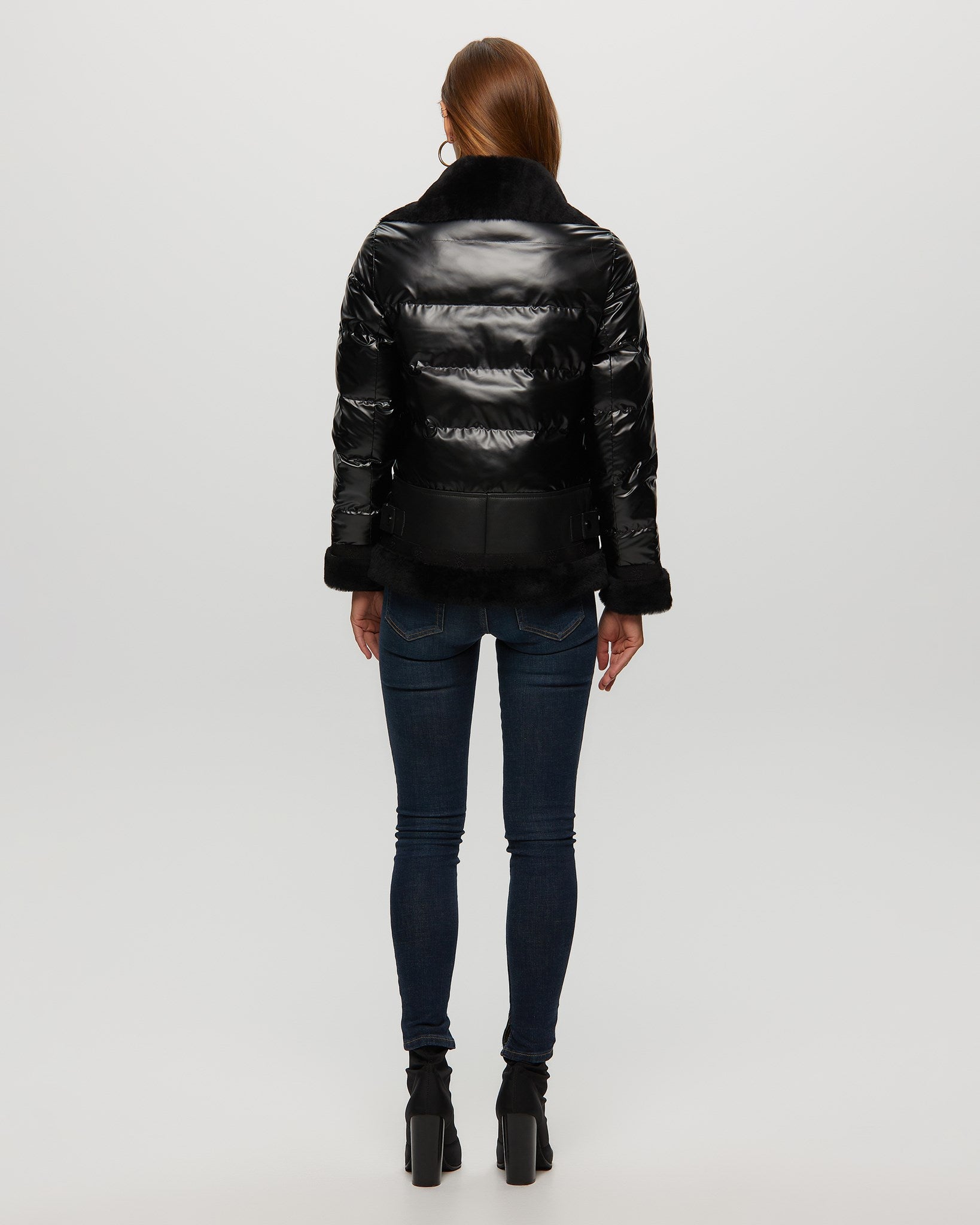 Veste matelassée avec bordure en peau d'agneau mérinos