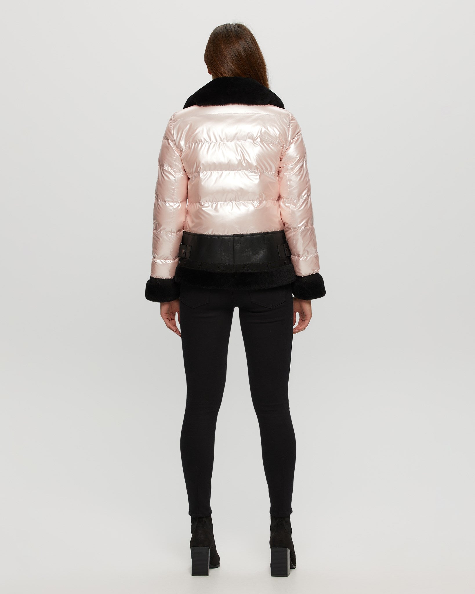 Veste matelassée avec bordure en peau d'agneau mérinos