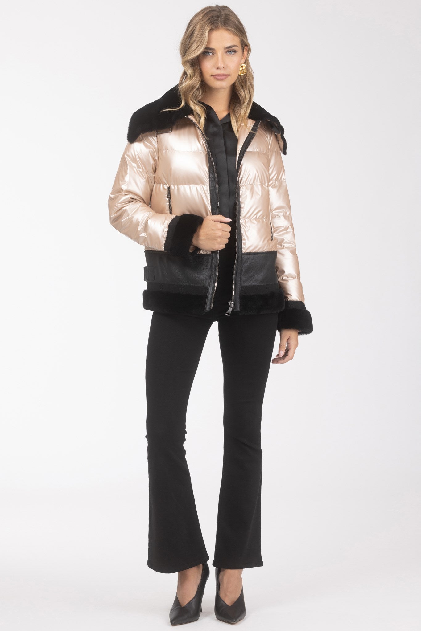 Veste matelassée avec bordure en peau d'agneau mérinos