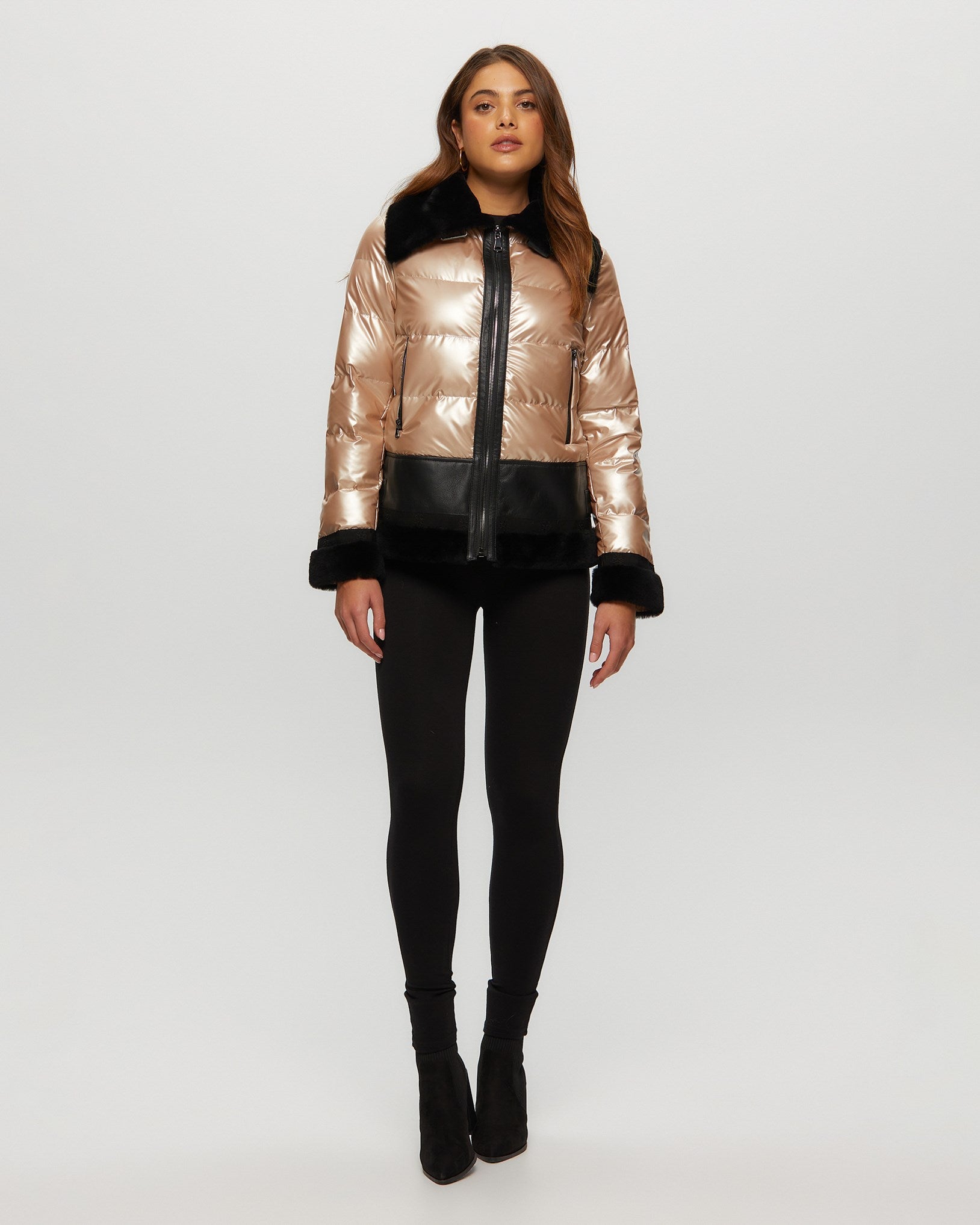 Veste matelassée avec bordure en peau d'agneau mérinos