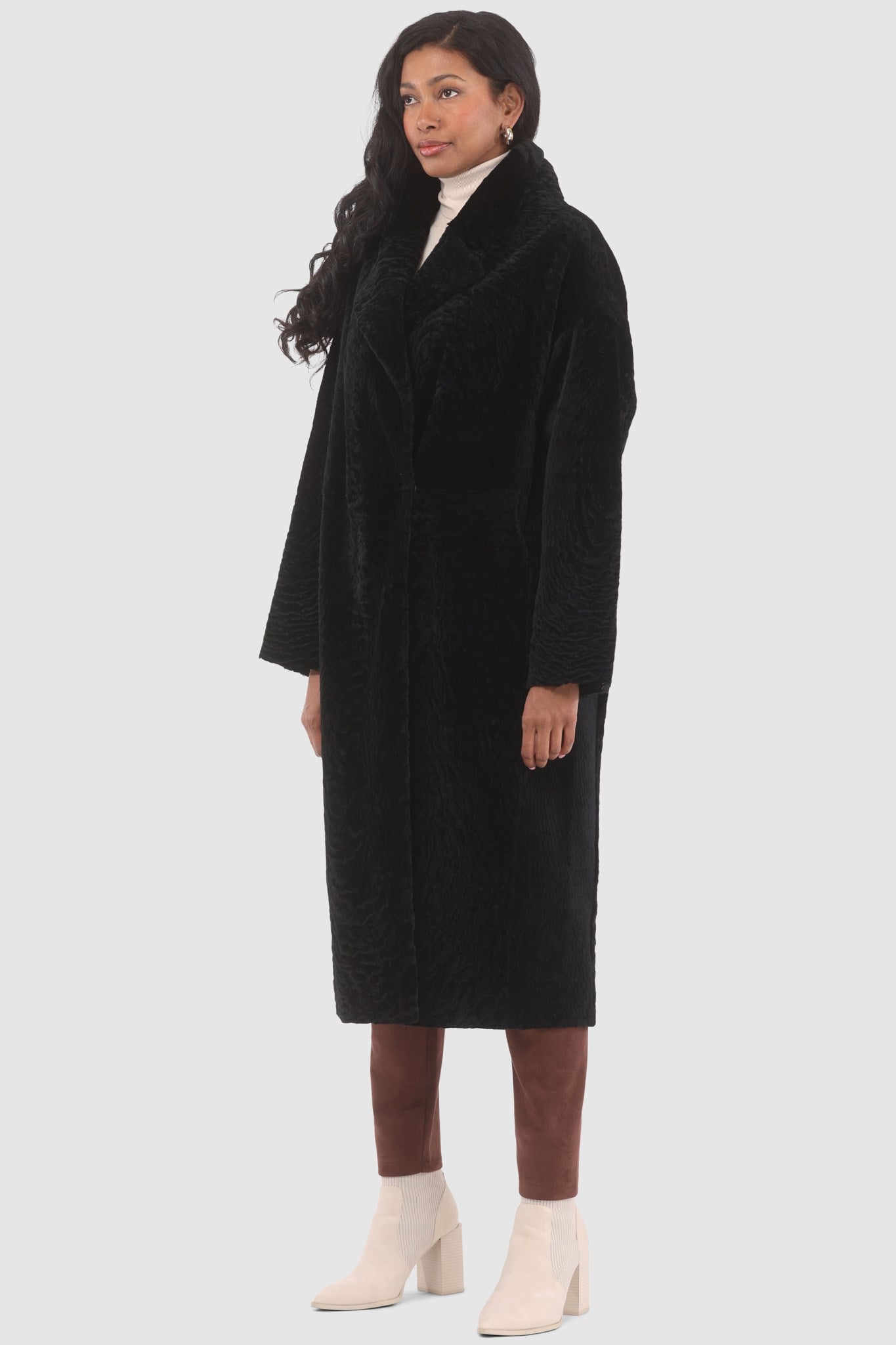 Manteau court réversible en peau de mouton retournée texturée