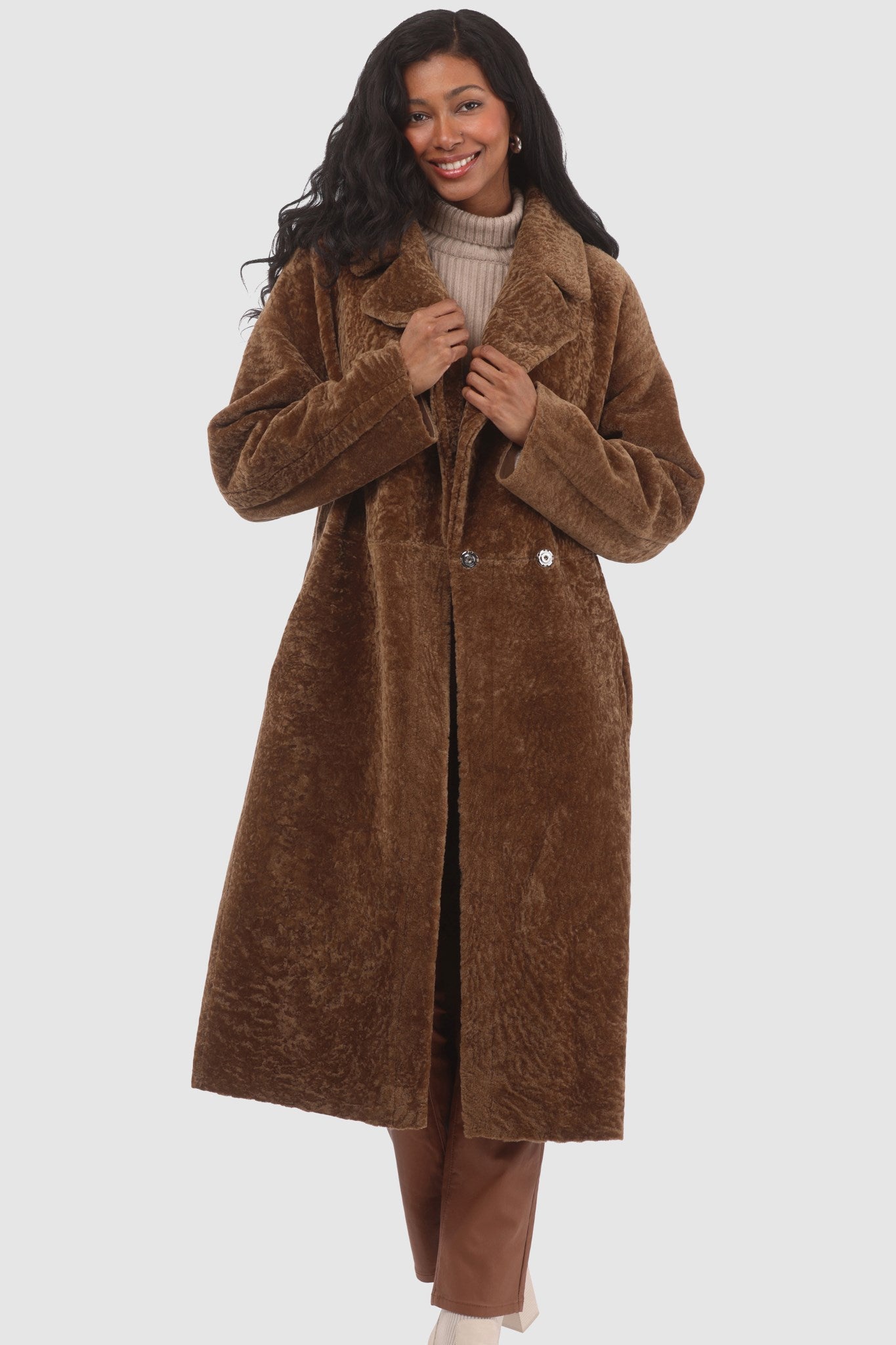 Manteau court réversible en peau de mouton retournée texturée