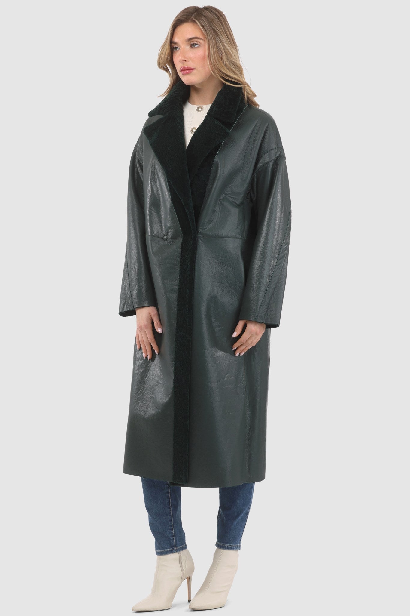 Manteau court réversible en peau de mouton retournée texturée