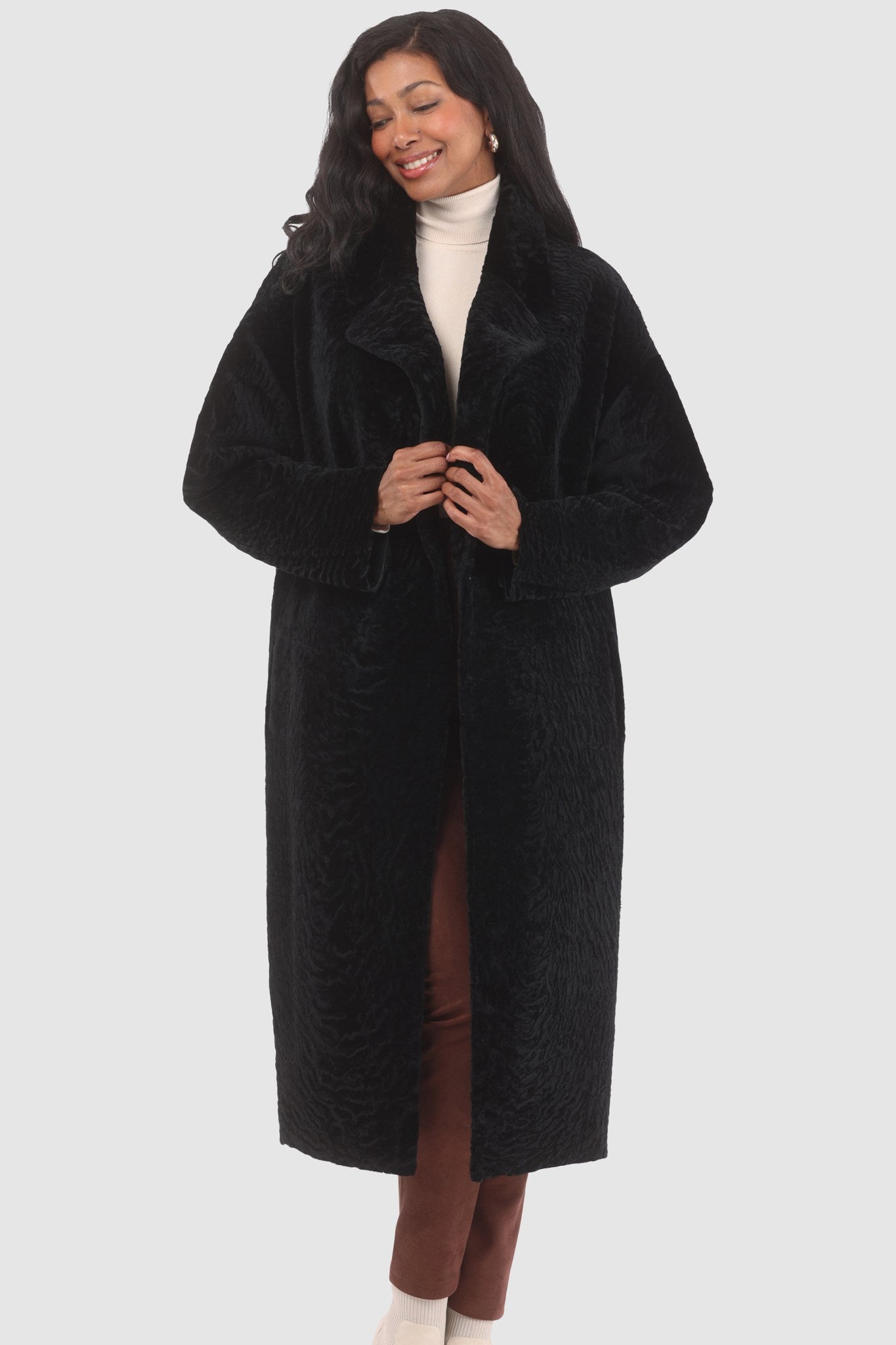 Manteau court réversible en peau de mouton retournée texturée